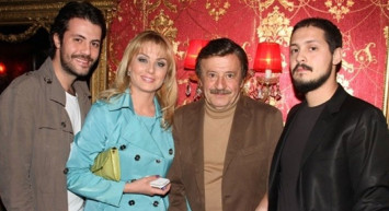 Ünlü sanatçı Selami Şahin'in oğlunun içinde bulunduğu minibüs kamyonla çarpıştı! Emirhan Şahin ölümle burun buruna geldi