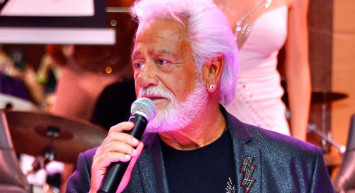 Ünlü şarkıcı Fedon'un hastalığı ne? Başarılı şarkıcıdan gelen kötü haber sevenlerinin yüreğini ağzına getirdi