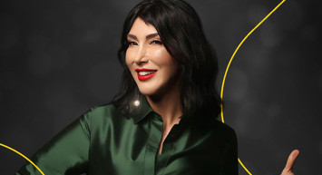 Ünlü Şarkıcı Hande Yener Konsere Sahne Kostümü Yerine Koltuk Örtüsüyle Çıkınca Dalga Konusu Oldu!