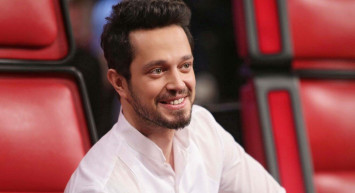 Ünlü Şarkıcı Murat Boz’un Rol Arkadaşı Tuba Büyüküstün’e Olan Bakışları Aşk İddialarının Cevabı Oldu!