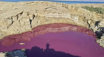 Ürdün'deki Ölü Deniz Havuzu Renk Değiştirdi