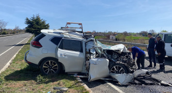 Uşak'ta cip tıra çarptı: Baba ve kızı yaralandı