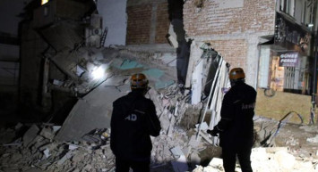 Uşak'ta İki Katlı Atölye Çöktü