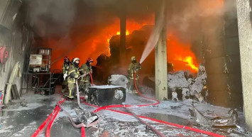 Uşak'ta korkutan yangın: Ortalık savaş alanına döndü