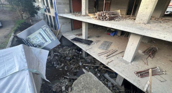 Üsküdar'da istinat duvarı çöktü: 3 kişi duvarın altında kaldı