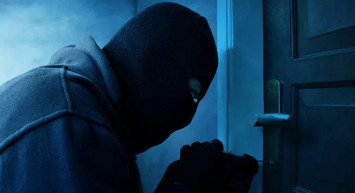 Üsküdar'da Kulüpten Atılan Futbolcu Kulübü Soydu!