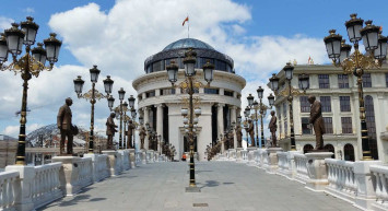 Üsküp hangi ülkededir, nerededir? Üsküp Vardar Nehri nerede? Üsküp Sanat Köprüsü, Çifte Hamam, Taş Köprü, Üsküp Şehir Müzesi, Makedonya Meydanı gibi merak edilen yerler