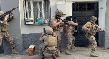 Üst üste iki operasyon: Çok sayıda organizatör ve silah kaçakçısı yakalandı