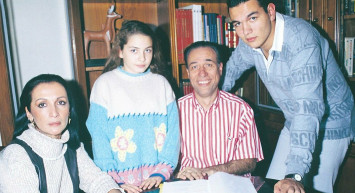 Usta Sanatçı Kemal Sunal’ın Eşi Gül Sunal’ın Kardeşi Evsiz Kaldığı Halde Ablasının Yardım Etmemesine İsyan Etti