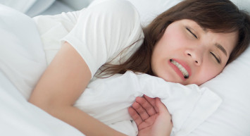 Uykuda Diş Sıkma Neden Olur, Diş Gıcırdatma Sebepleri Neler?