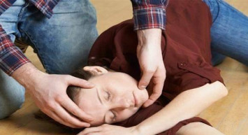 Uykuda epilepsi nöbeti belirtileri nelerdir? Uykuda epilepsi nöbetine müdahale nasıl olur?