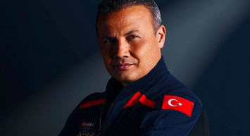 Uzaya çıkar çıkmaz ilk onu yapmıştı: Alper Gezeravcı kalemin sırrını duyurdu