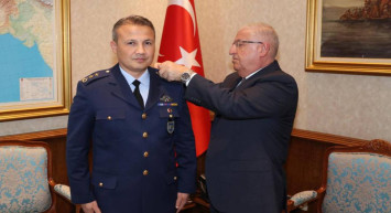 Uzaya giden ilk Türk olacak: Rütbesini Bakan Güler taktı