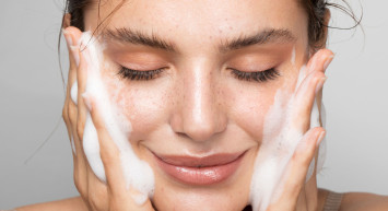 Uzman Dermatolog sizlere cilt bakımı için kollarını sıvadı!