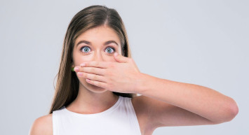 Uzman isim tek tek açıkladı: Ramazan’da yaşanan ağız kokusunu önleyen besinler