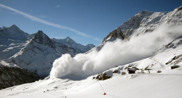 Uzman isimden çığ uyarısı: ‘Ne kadar ev varsa güvenli yerlere taşınmalı’