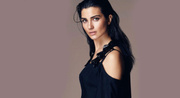 Uzun Süredir Kimseyle Görüntülenmeyen Tuba Büyüküstün'den Aşk İtirafı Geldi!