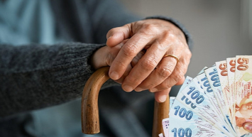 Vakıfbank'tan emekli vatandaşa 12.000 TL! Hemen banka müşterisi olan ödemesini alacak