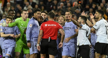 Valencia Real Madrid maçında şok eden pozisyon: Golden sadece 1 saniye önce maçı bitirdi