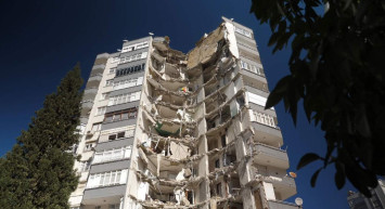 Valilik inşaatları durdurdu: Betonu döktükleri sırada yaşandı