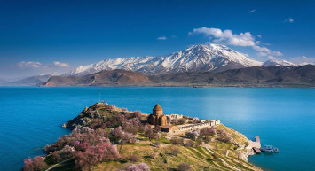 Van Gölü'nde Sular Çekildi! Ortaya İlginç Görüntüler Çıktı