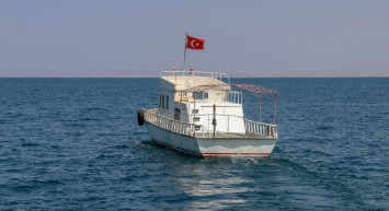 Van Gölü’nde ilk ağlar suya bırakıldı! İnci kefali av yasağı sona erdi