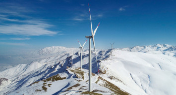 Van'da bulunan rüzgar enerjisi santralinde 50 bin haneye elektrik üretiliyor