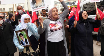 Van'da HDP protestosu: Biz ağlarken HDP'liler düğün yapıyor!