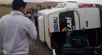 Van’da yolcu otobüsü devrildi: Çok sayıda yaralı var