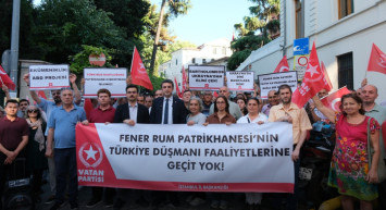 Vatan Partisi'nden Fener Rum Patrikhanesi önünde açıklama: "Bu faaliyetler milli güvenlik sorunudur"
