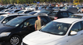 Vatandaşa araç satmayıp stok yapıyorlardı: Sektörde gelecek iki yıl için kötü haber