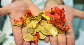 Vatandaşın güvenli limanı altın tahtını sallıyor! Son bir yılın en düşük seviyesini gördü! Uzmanlar art arda uyarıyor