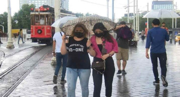 Vatandaşlar yaz havalarını beklerken sonbahar geri mi döndü? Meteoroloji'den sağanak yağış uyarısı geldi! O şehirler dikkat şemsiye almadan dışarı çıkmayın!