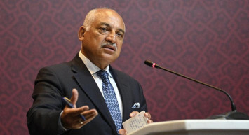 Yabancı oyuncu kuralı kalkıyor mu? Türk futbolunda büyük bir değişim yaşanabilir. TFF Başkanı Mehmet Büyükekşi yabancı oyuncu kuralı için komisyon kuracaklarını açıkladı