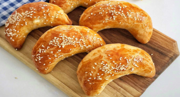 Yalnızca 5 dakikada mayasız poğaça yapmak mümkün! Sıvıyağınız varsa tarifiniz hazır