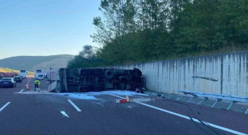 Yalova katliam gibi kaza: Otobüs ile tır çarpıştı! Ölü ve yaralılar var