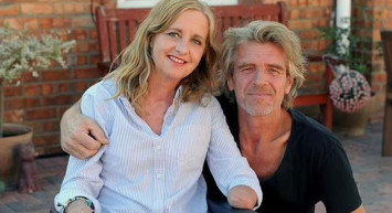 Yanlış Tedavi Sonucu Kolu ve Bacakları Kesilen Kadın İntihar Etti!