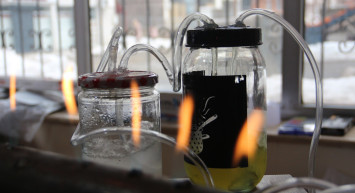 Yapılan Zamlar Sonrası Kendi Düzeneğini Kurdu: Bir Litrelik Benzinle Bir Aylık Tüp İhtiyacını Karşılıyor!