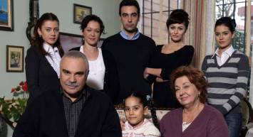 Yaprak Dökümü Oyuncusu Açıkladı: Gökçe Bahadır ve Fahriye Evcen Arasındaki Küslüğün Nedeni Ortaya Çıktı