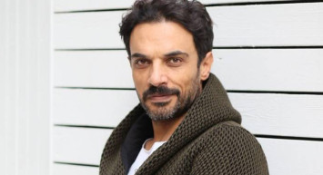 Yargı'nın Komiseri Ünlü Oyuncu Uğur Aslan Oyunculuktan Şarkıcılığa Geçiş Yapınca Ünlüler Konsere Akın Etti