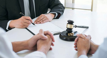 Yargıtay'dan Emsal karar: Eşiyle Alay Eden Yandı!