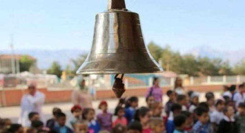 Yarın okul var m? Okullar tatil mi? Perşembe Cuma 5-6 Mayıs okullarda bayram tatili uzatıldı mı?