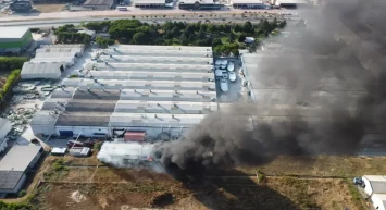 Yat Fabrikasında Korkutan Yangın! Ekiplerin Müdahalesi Sürüyor