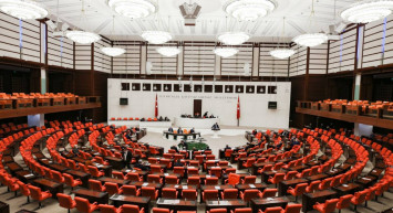 Yeni evlenecek gençlere müjde: Aile ve Gençlik fonu TBMM’de kabul edildi!  Faizsiz evlilik kredisi geliyor