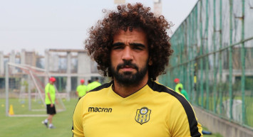 Yeni Malatyaspor'da taraftarlara yaptığı hareket nedeniyle kadro dışı bırakılan Sadık Çiftpınar, sosyal medya hesabından bir açıklama yaptı