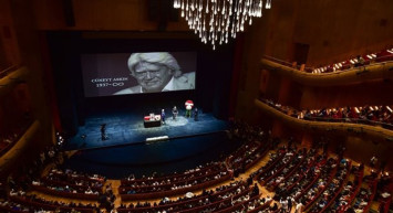 Yeşilçam'ın efsane ismi Cüneyt Arkın'ın vefatı tüm Türkiye'yi yasa boğmuştu, usta isim son yolculuğuna uğurlanıyor!