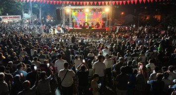 Yeşilyurt kültür, spor ve kiraz festivalinde türkü dolu gece