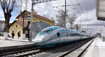 YHT açıldığı günden bu yana hiç bu kadar dolmadı! YHT rekorunu kırdı