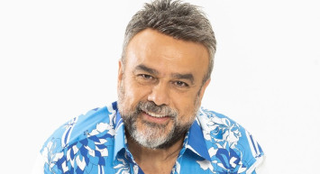 Yılbaşında oryantal Didem'i izlememek için yoğun çaba sarf eden Bülent Serttaş bu kez ağzı açık izledi!