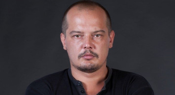 Yıllar sonra yeniden ekranlara dönmeye hazırlanan Arda Kural ailesiyle ilgili bilinmeyen gerçekleri ilk kez anlattı